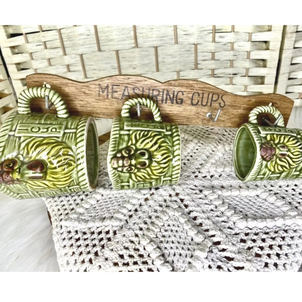 Vintage Ceramic Rooster Measuring Cups Green Basket Weave With Hanger Betson's